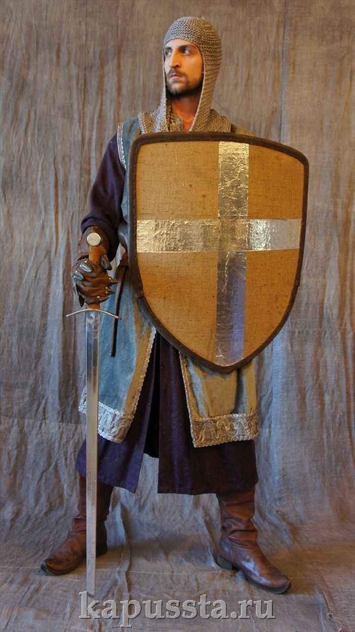 Костюм воина с щитом и мечом 